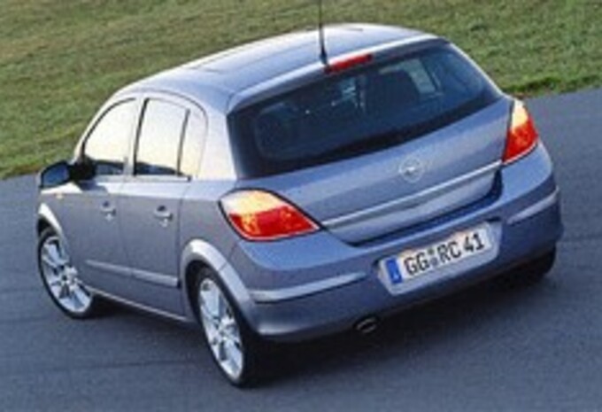Opel Astra 1.6 Easytronic & 1.7 CDTI 100 #1
