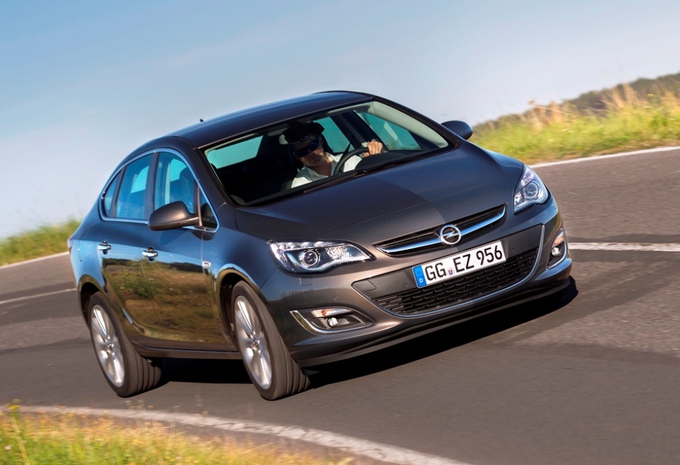 Opel Astra 2013 #1