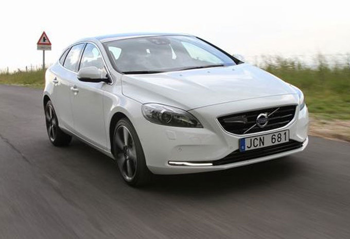 VOLVO V40 D2 (2012) #1