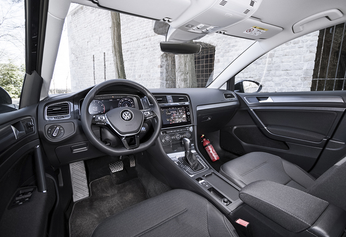 Honda Civic 1.0 i-VTEC Turbo tegen VW Golf 1.0 TSI 110 A #16